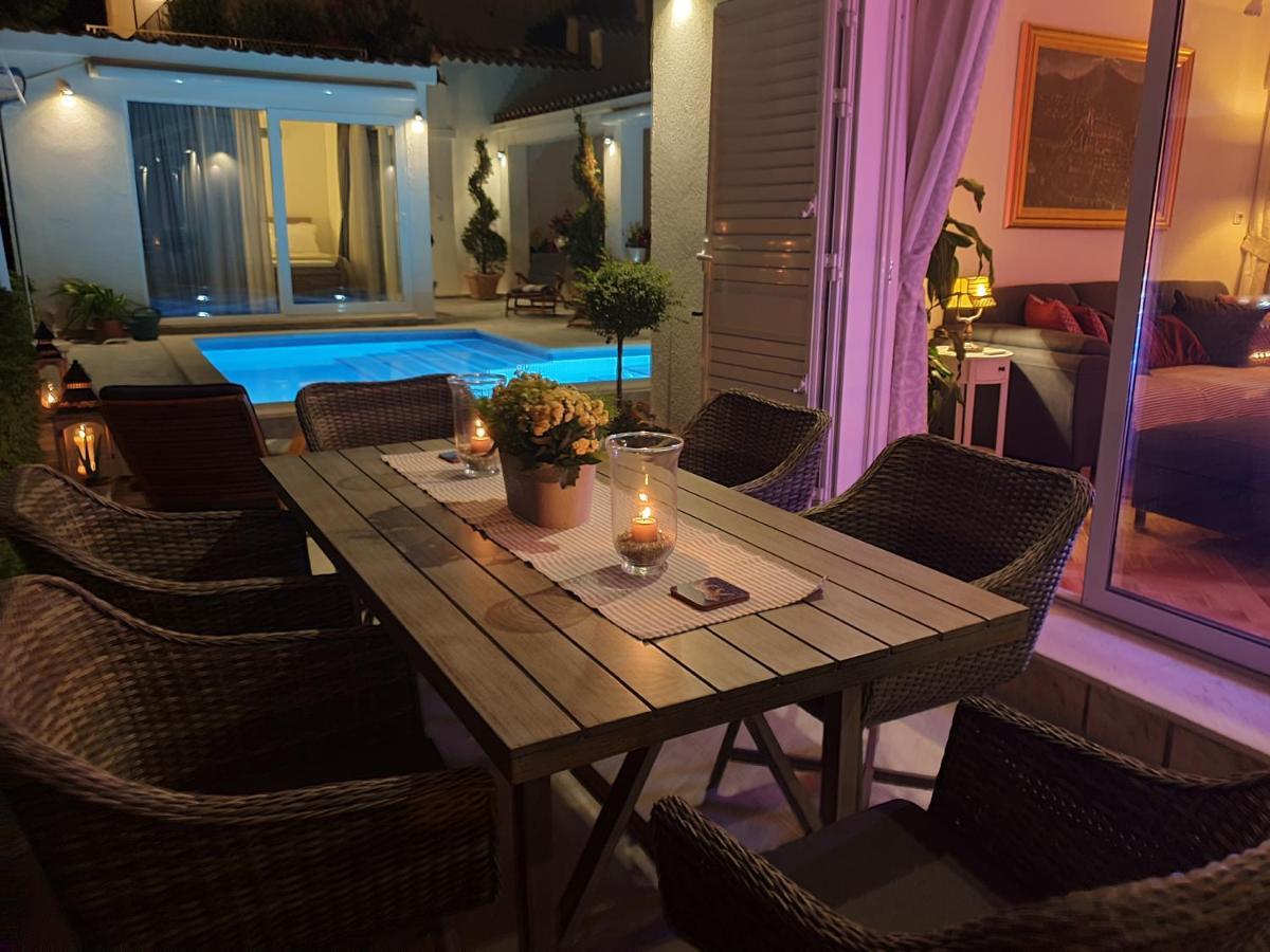 Villa Franklin With Swimming Pool *